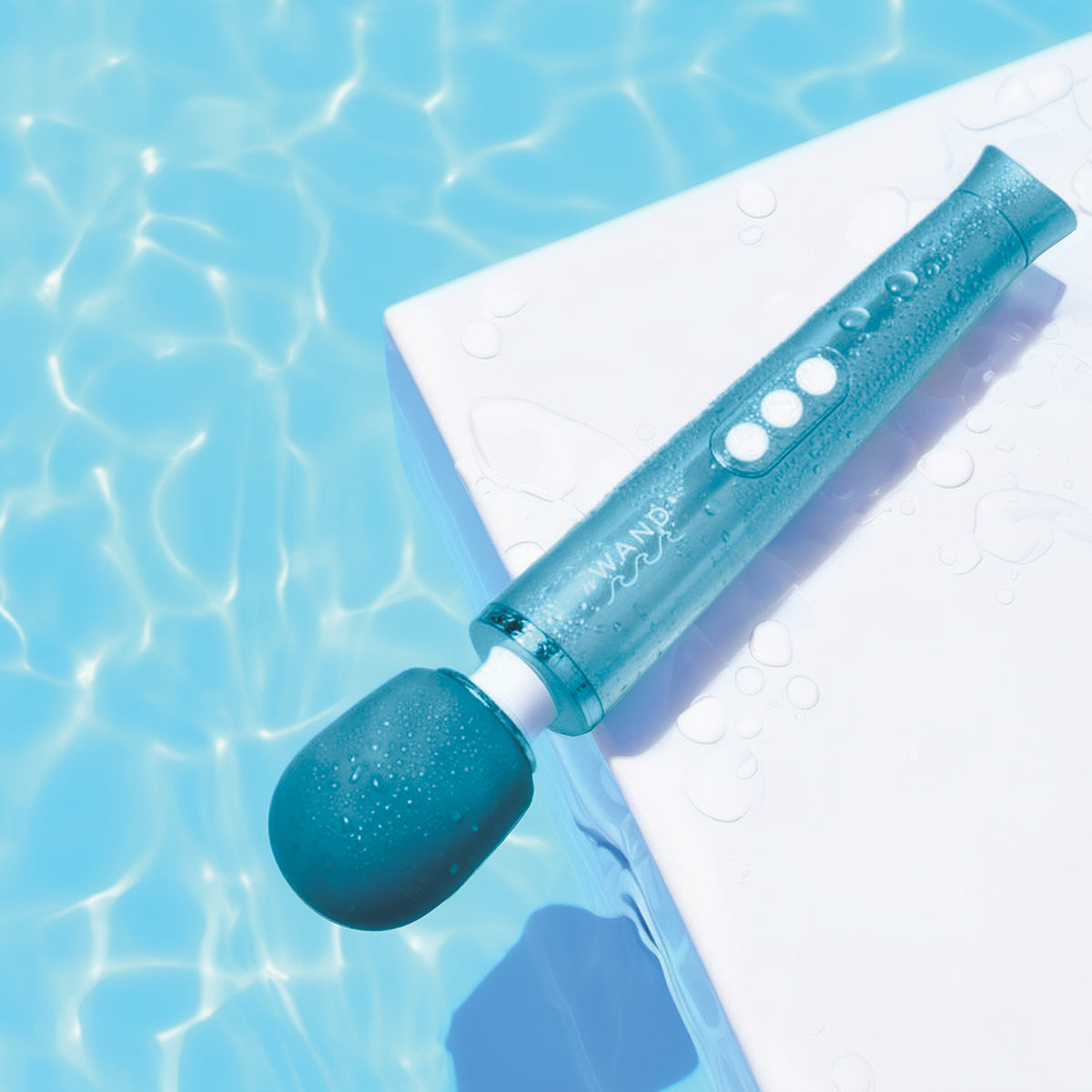 Le Wand Dive Submersible Massager